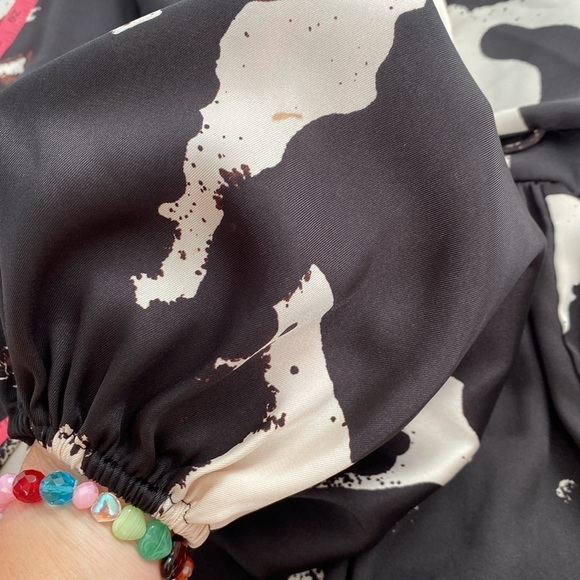 Alexis for Target black and cream balloon sleeve dress. - Picture 13 of 14